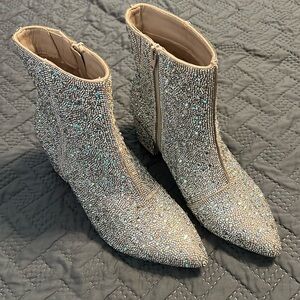 NWOT Yayone rhinestone zip up booties. Size 40
